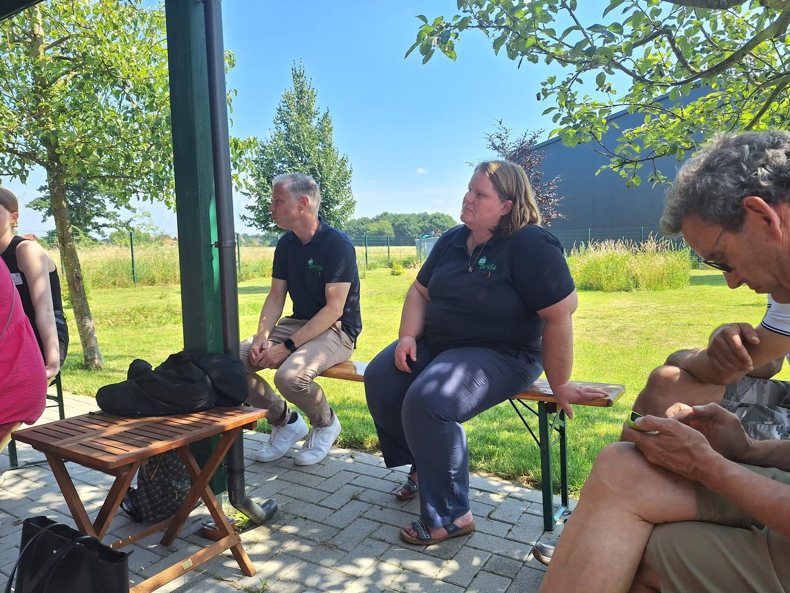 gemeinsame Auswertungsrunde im Freien beim GEmüseabo