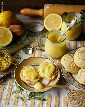 Scones und Lemon Curd